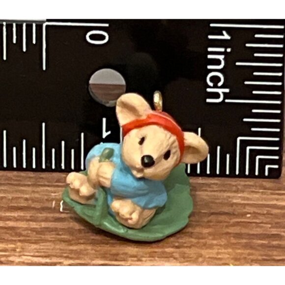1988 HALLMARK MINIATURE ORNAMENT CLUB QXC570-4 HOLD ON TIGHT MOUSE RIDING LEAF - Picture 4 of 5